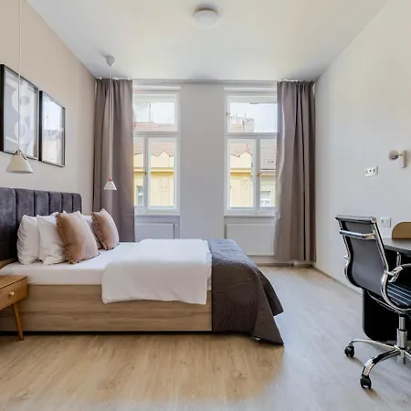 Blueground Nusle Balcony Nr Vysehrad Prg-74 Апартаменты
