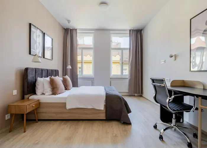 Blueground Nusle Balcony Nr Vysehrad Prg-74 Appartement